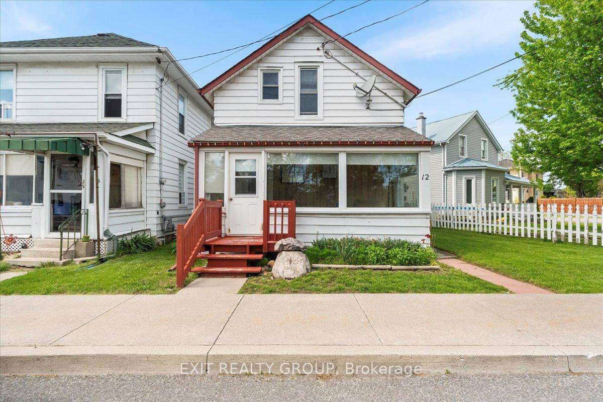 Welcome to this delightful 3 bed 1.