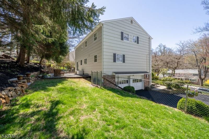 Welcome home to 126 Wentworth Dr.