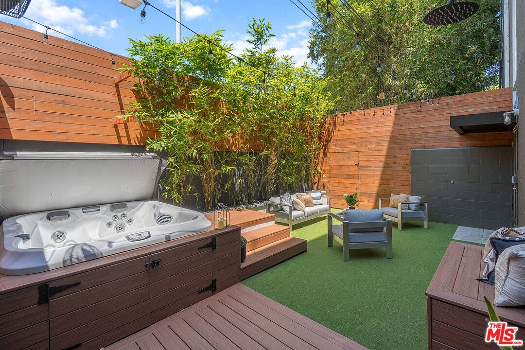 1037 N Laurel Ave 3BR Hollywood Hills East La