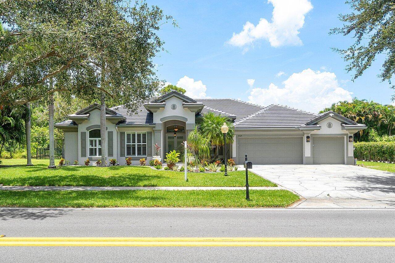 Beautiful, completely renovated, single family home in the quaint little neighborhood called The Moorings.