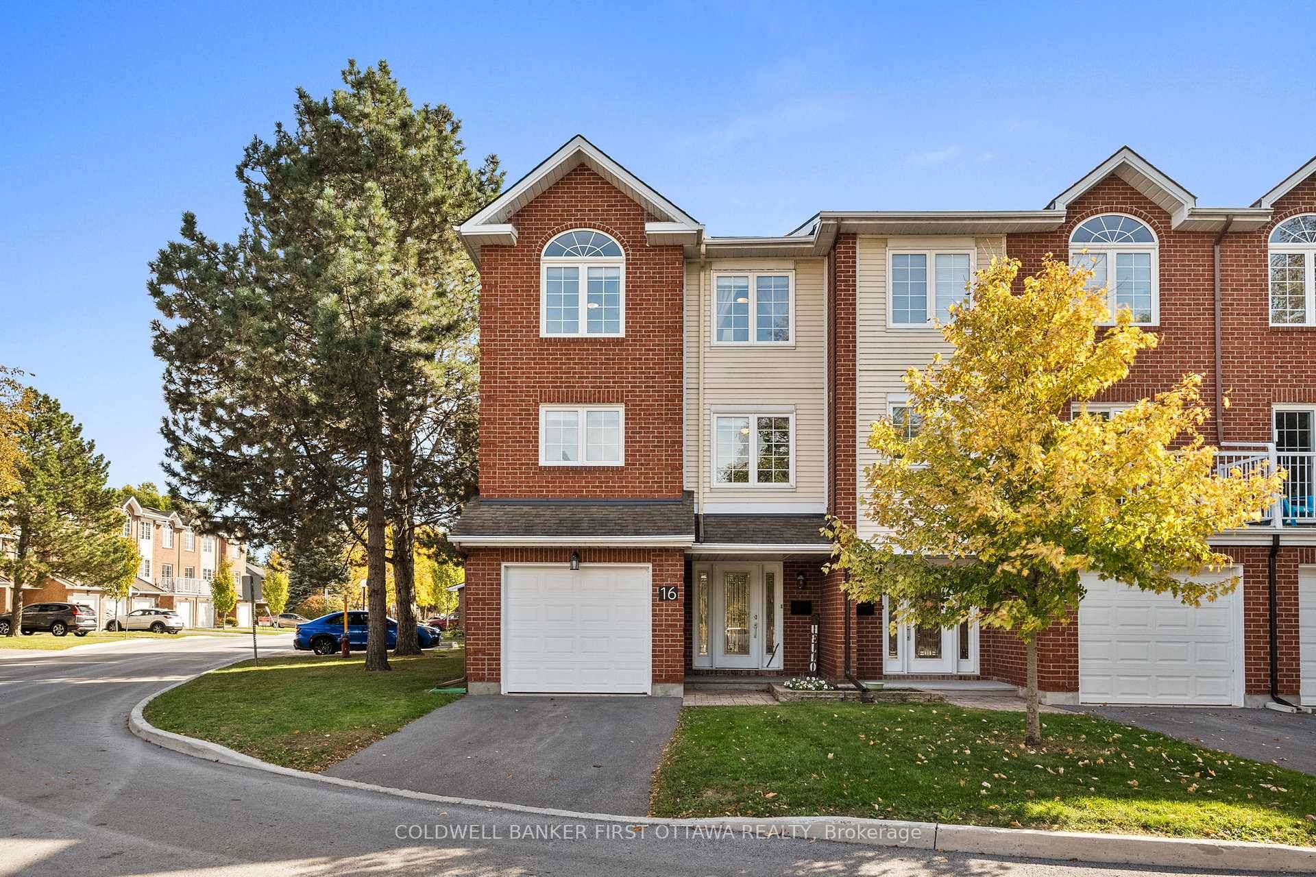 Welcome to this bright and beautifully maintained 3 bed, 3 bath condo townhouse located in the very central and always popular Centrepointe area !