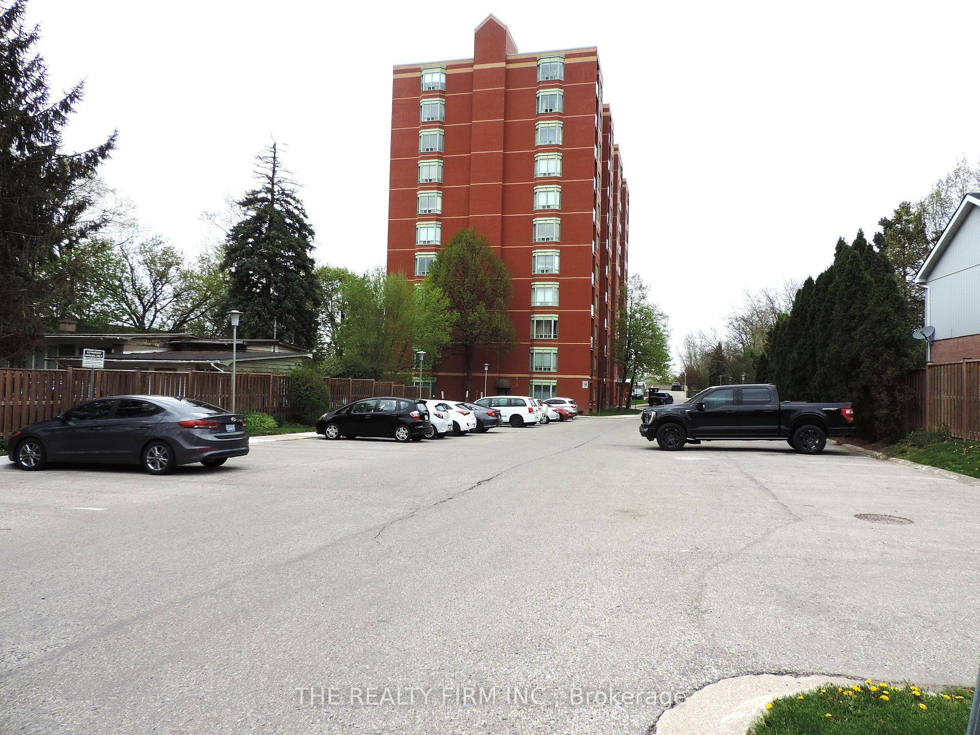 First time buyers, downsizers or investors check out this fantastic 2 bedroom, 2 bath condo unit in well maintained building in lovely Southcrest Community !