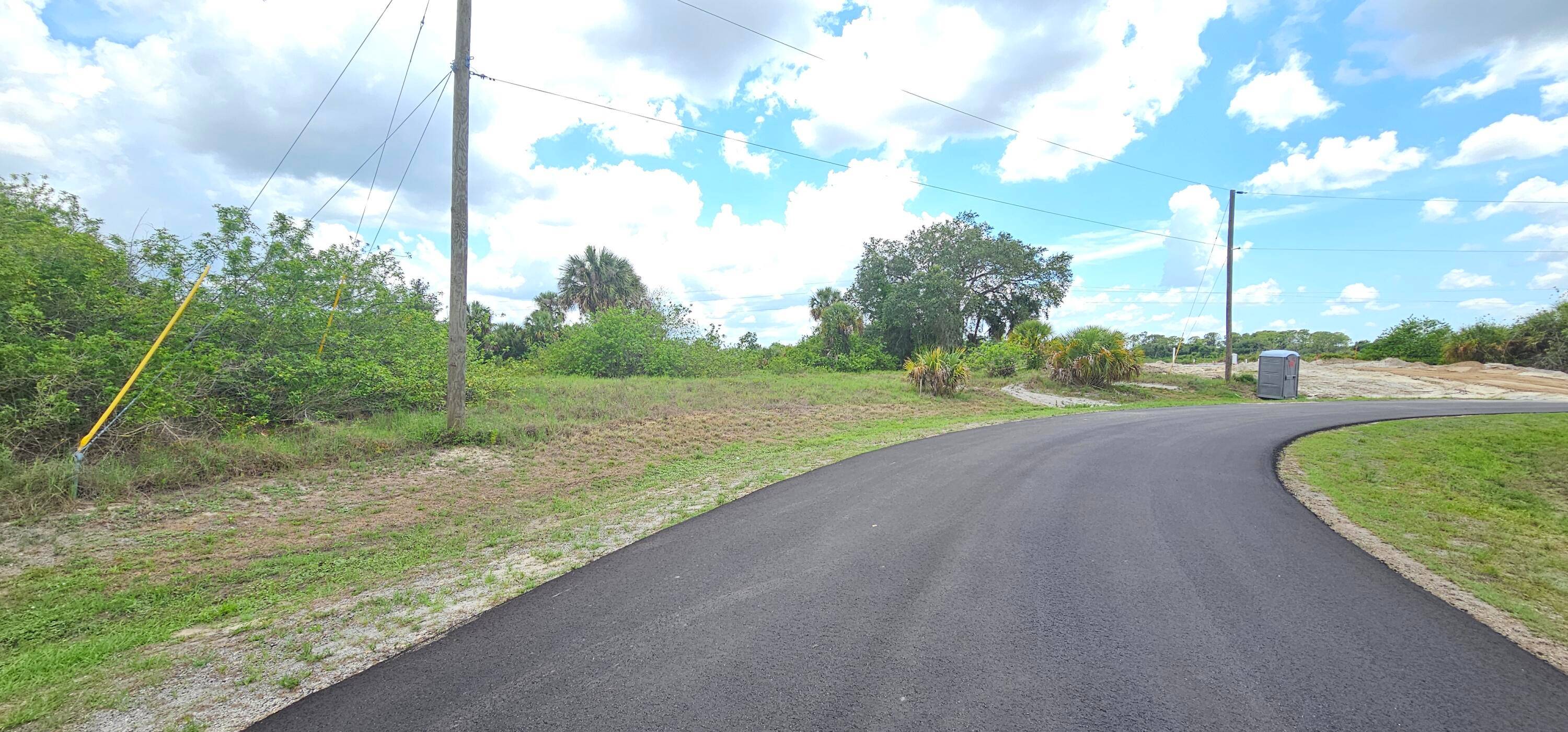 127775 ; Prime Vacant Lot in a Thriving Growth Area Endless Potential Awaits !