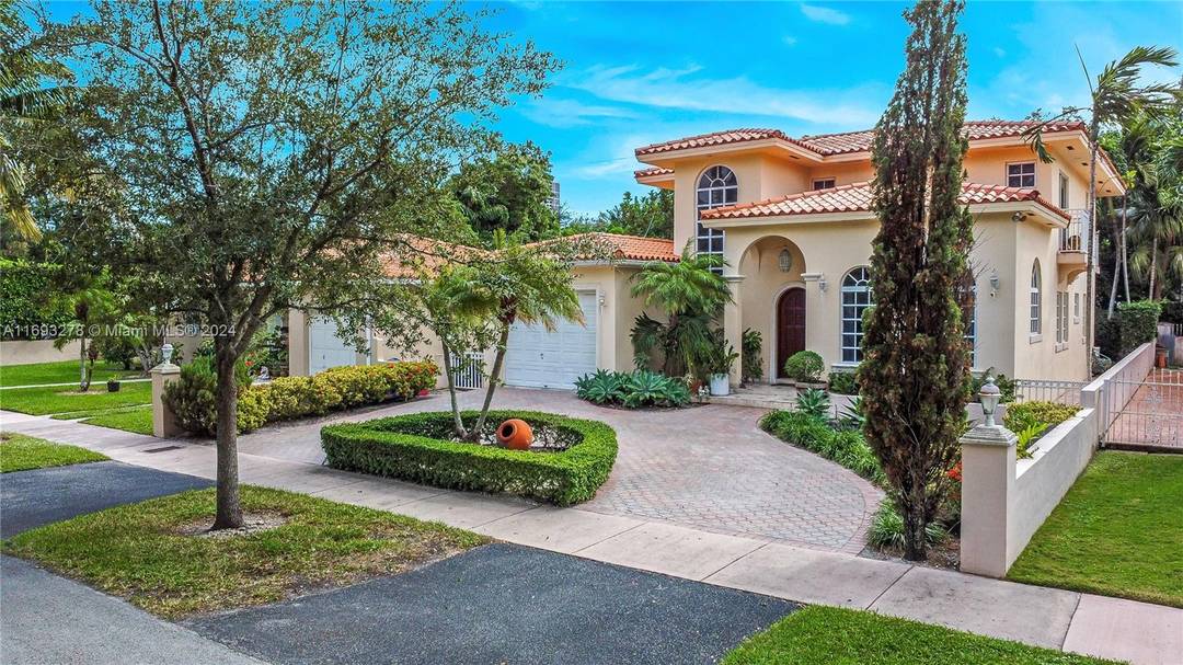 PRICE REDUCTION BEST LOCATION in Coral Gables !
