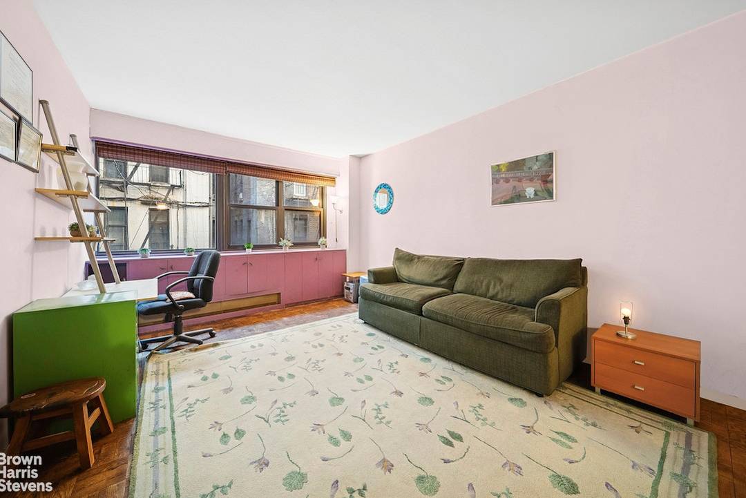 Nestled on a picturesque block in a prime Gramercy Park location, this one bedroom, one bath apartment offers a practical layout, excellent storage, and quiet tree garden views.
