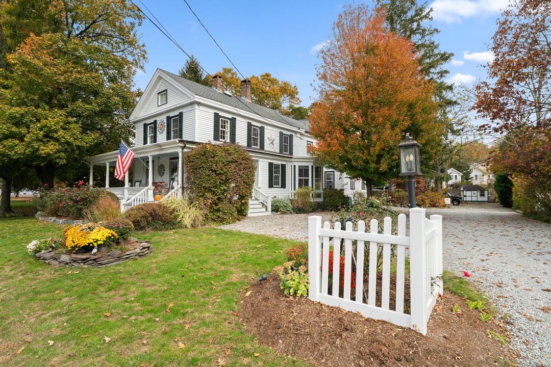 Experience the timeless beauty of New England living !