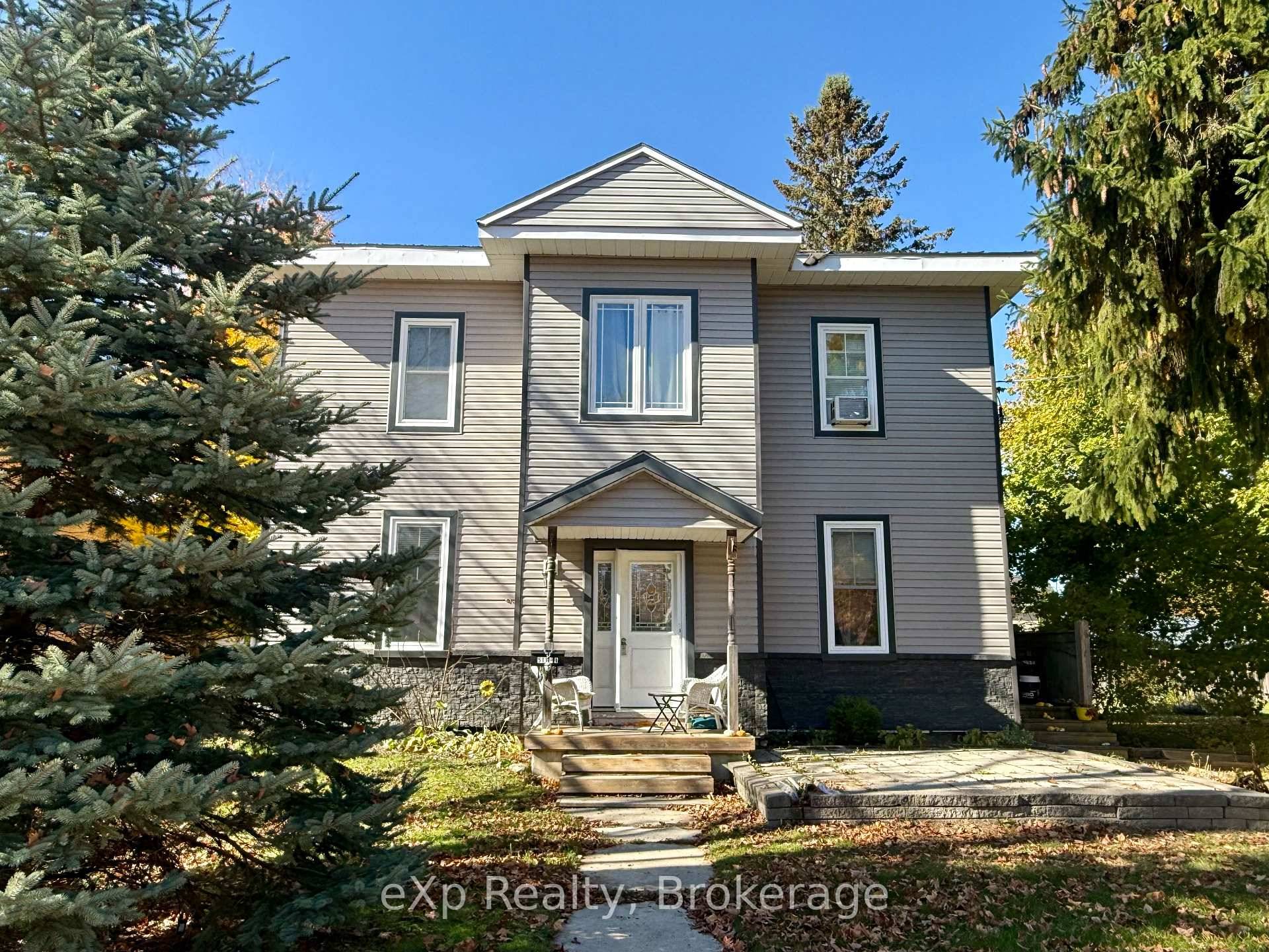 This well maintained two storey triplex offers an excellent opportunity for investors or those looking to live in one unit while tenants help pay the mortgage.