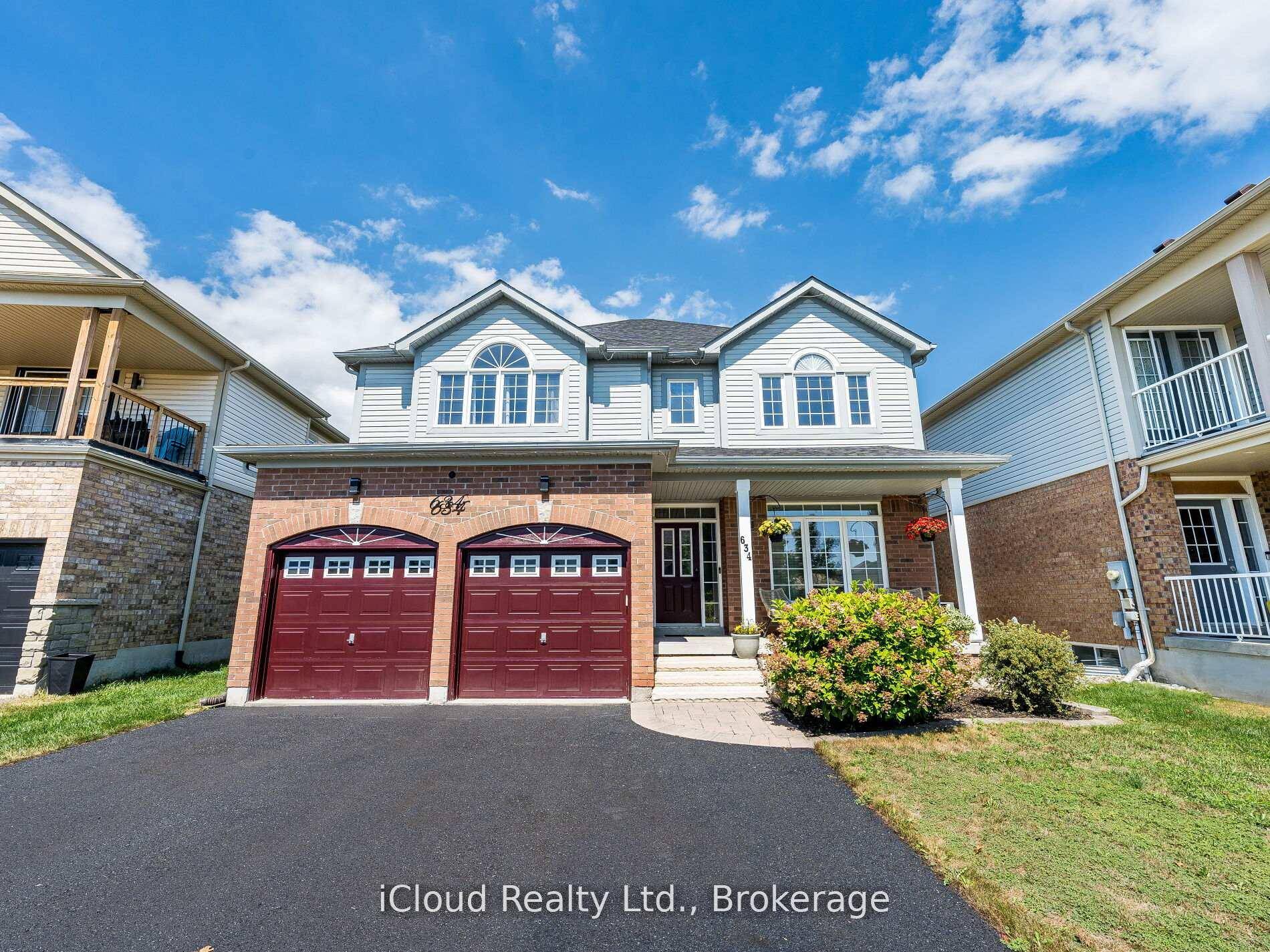 Magnificent Custom Built Durham Home Hampstead Model !