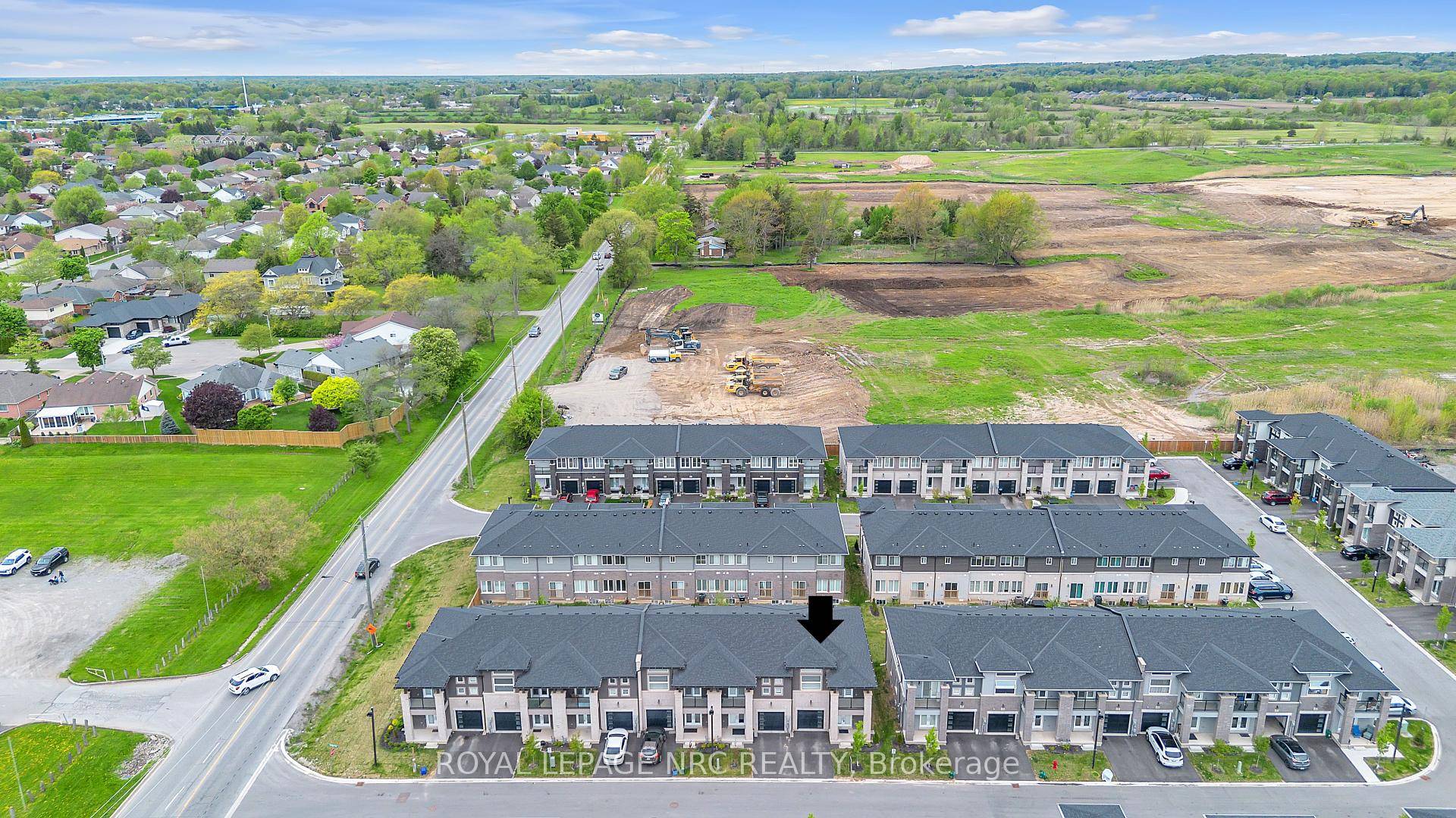 Excellent Location Modern End Unit for Sale !