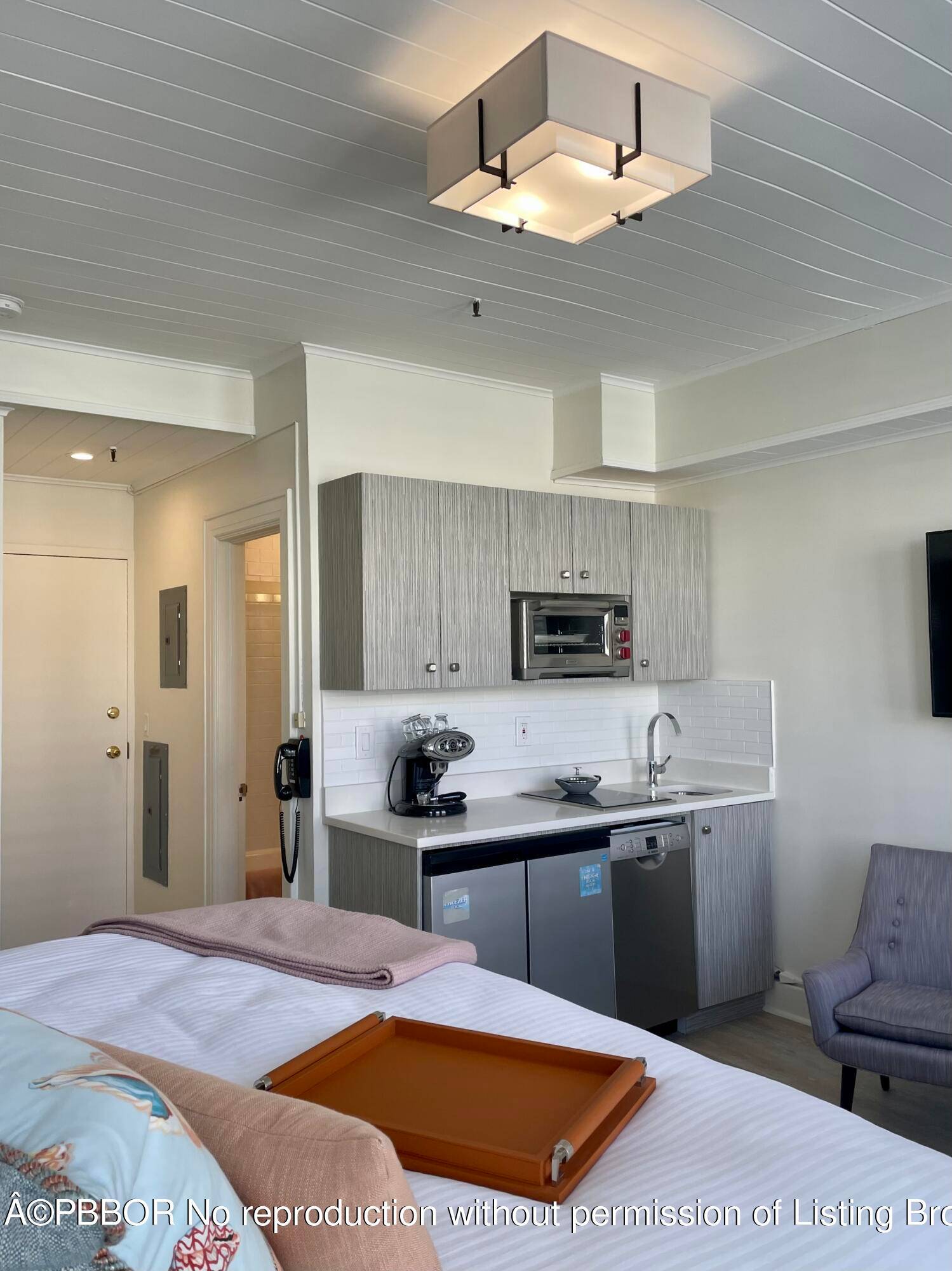 One of the nicest units in the Palm Beach Hotel !