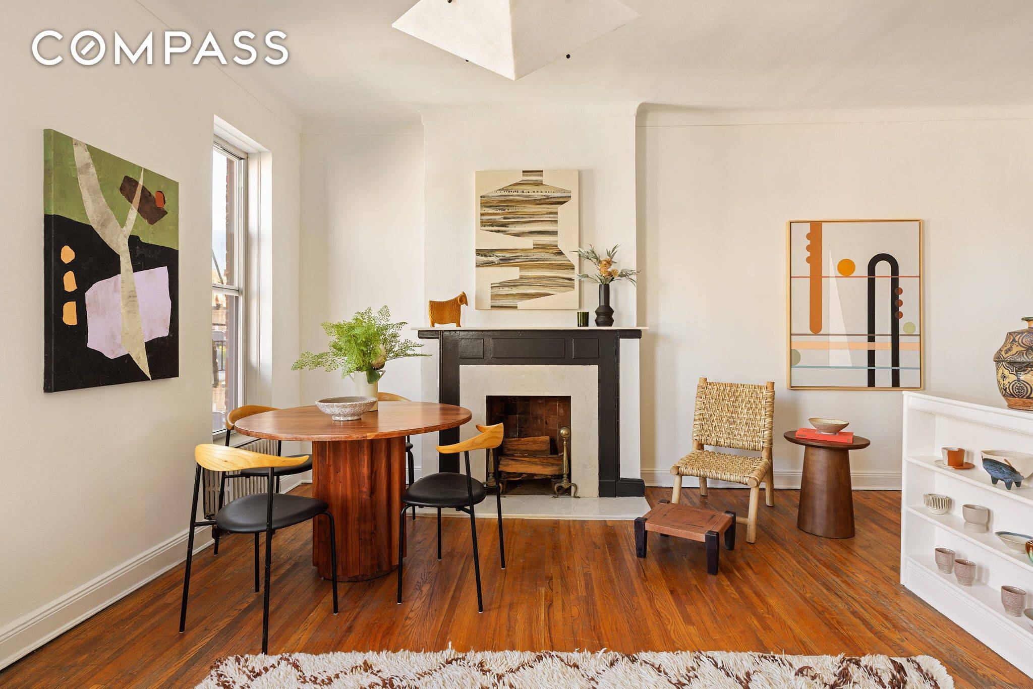 Set on the top floor of a boutique elevator building, Apartment 5D at 149 Willow Street is a sun drenched gem in the heart of Brooklyn Heights.
