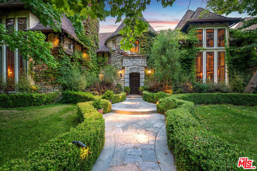 1460   Moraga Dr 6BR Brentwood La