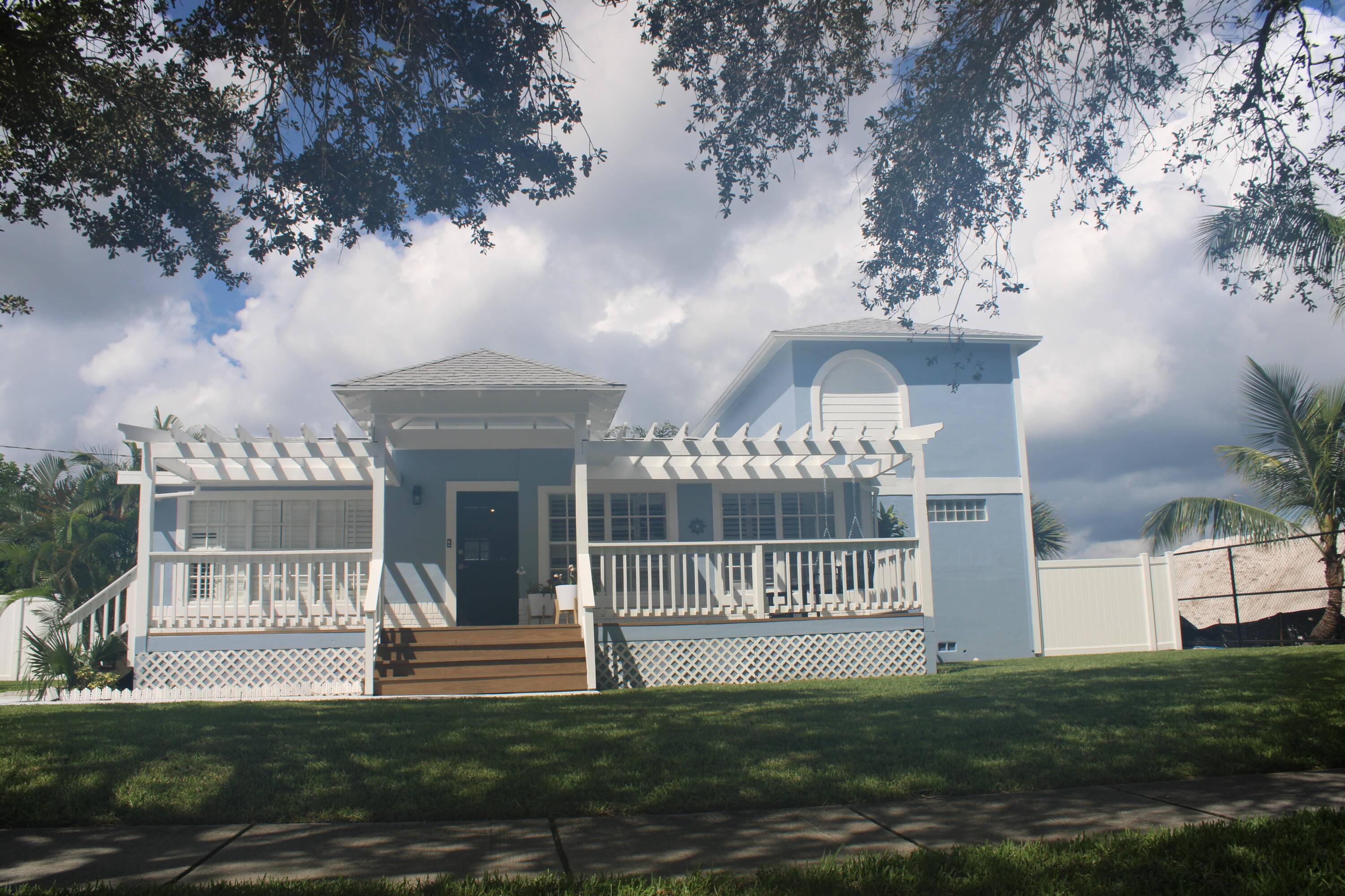 Available May 1st, 2025. Short term and seasonal rental.