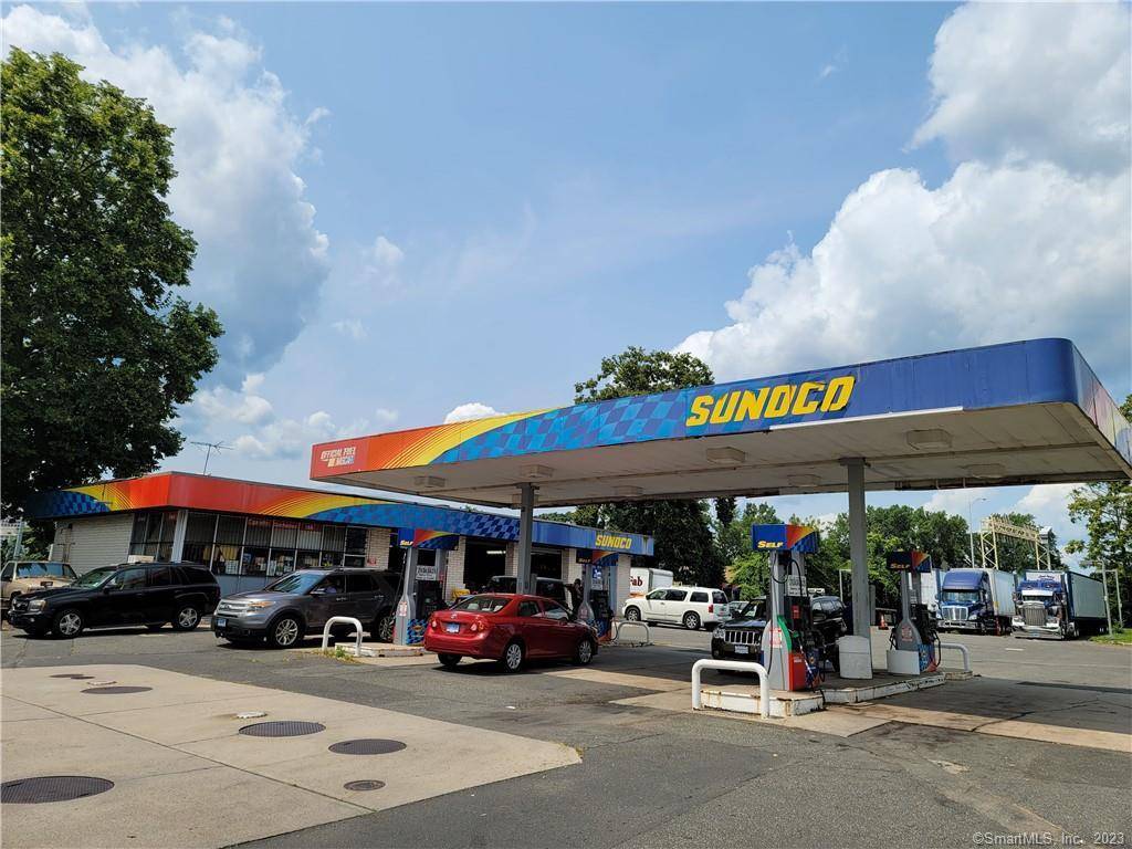 Landmark gas station with canopy, 4 pumps, convenience store, auto repair, UHAUL rental, sales and more at profitable gas station in a perfect location ; can be seen from the ...