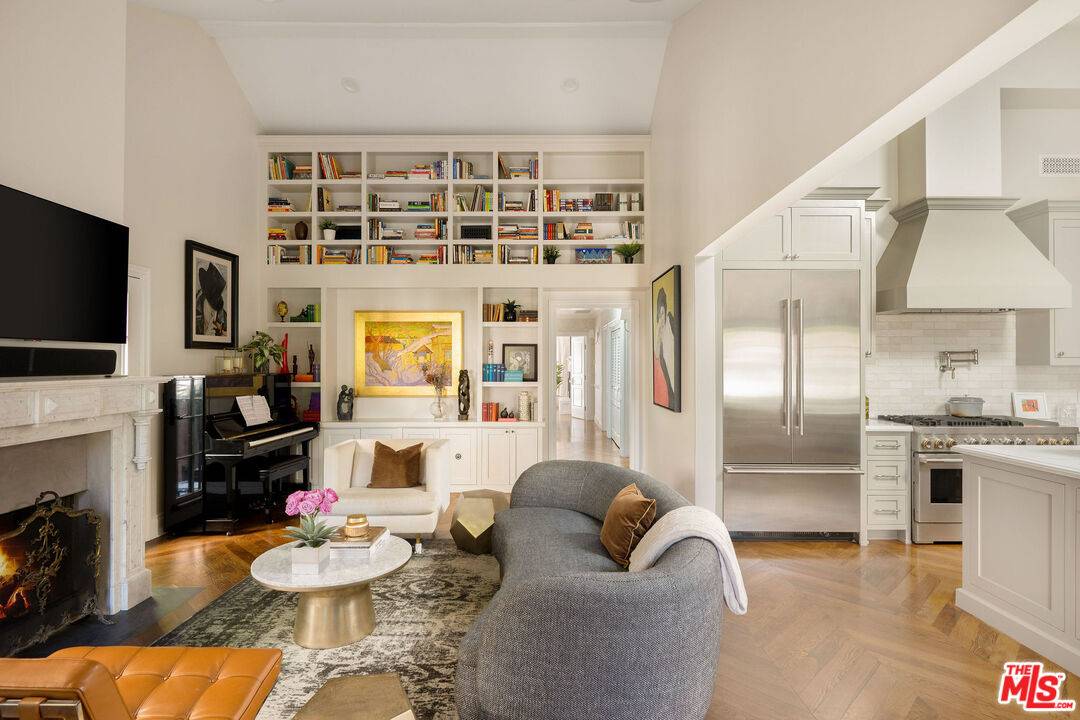 8906   Ashcroft Ave 4BR Beverly Grove La