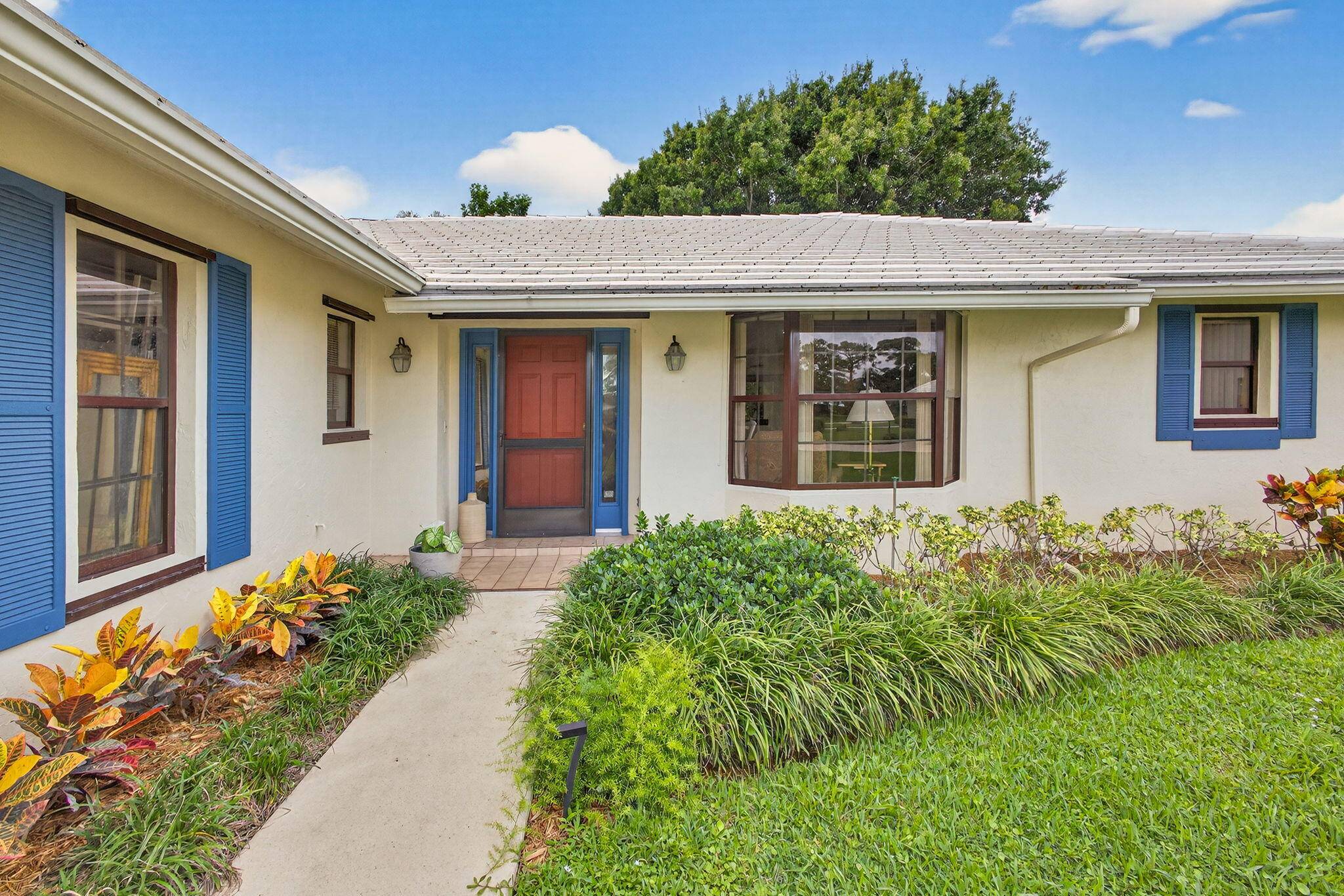 Beautiful and cozy home located on a large piece of property in Little Club.
