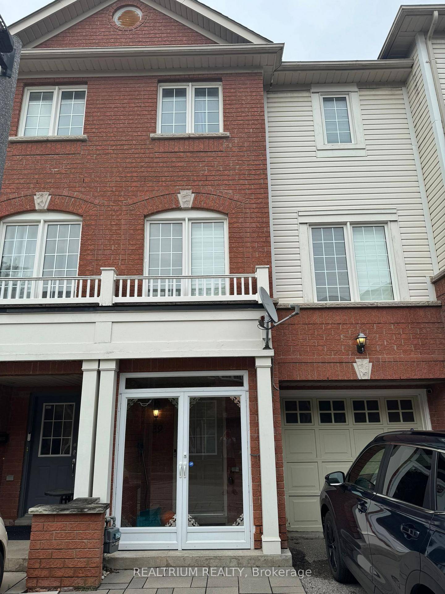 Spacious 3 bedroom, 3 bathroom townhome in a convenient Pickering location.