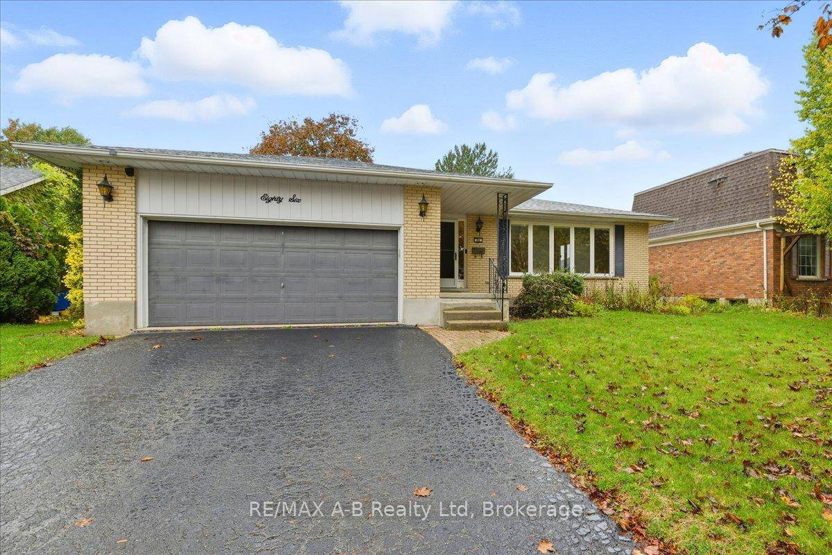 Windemere Crescent, a sought after Stratford address nestled on a peaceful crescent.