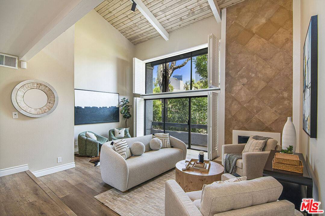 1937  S Beverly Glen Blvd 2BR Beverlywood La