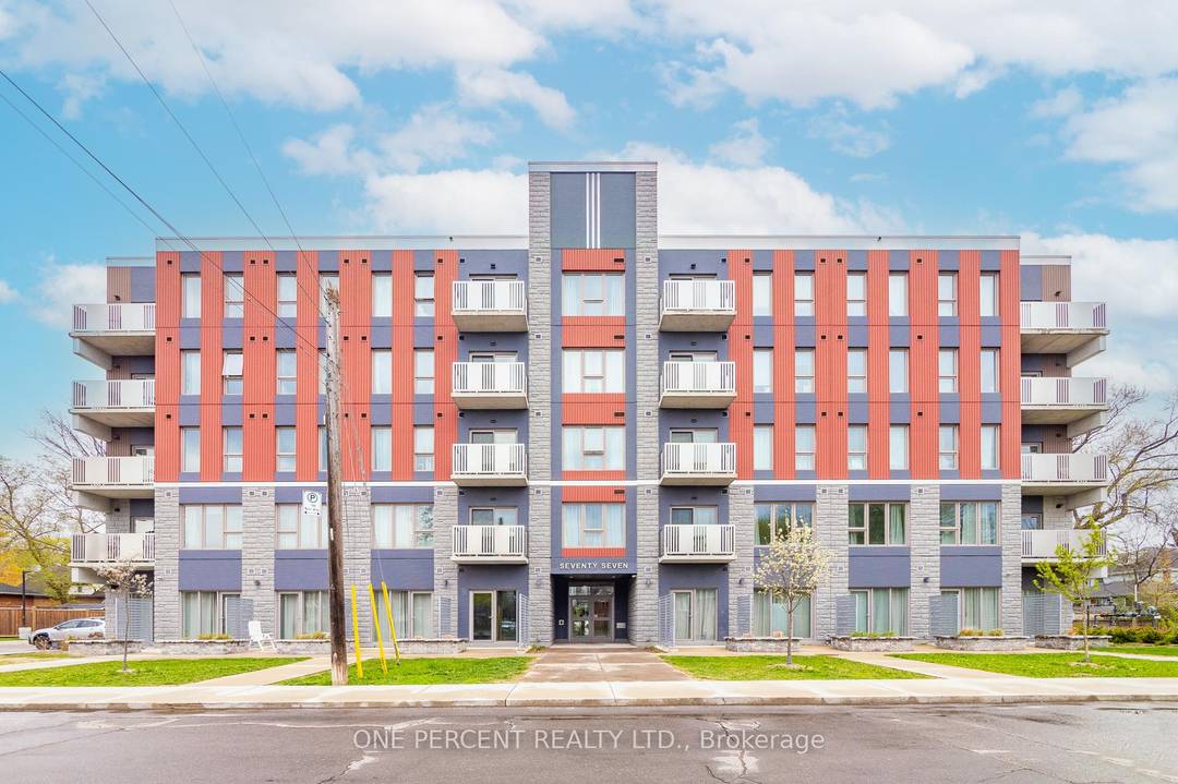 Beautiful Bright And Modern, Fully Furnished Studio In The Heart Of Hamilton's West End.