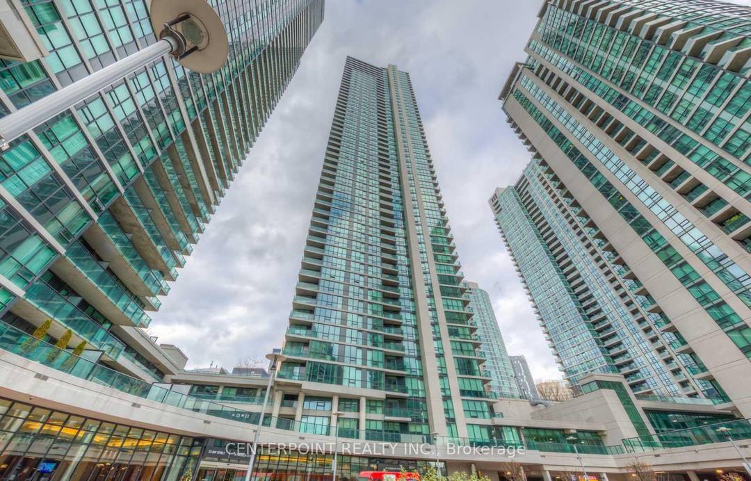 This fully furnished 1 1 condo in the heart of downtown Toronto offers a high floor gorgeous city and CN Tower views, in a well maintained building loaded with amenities.
