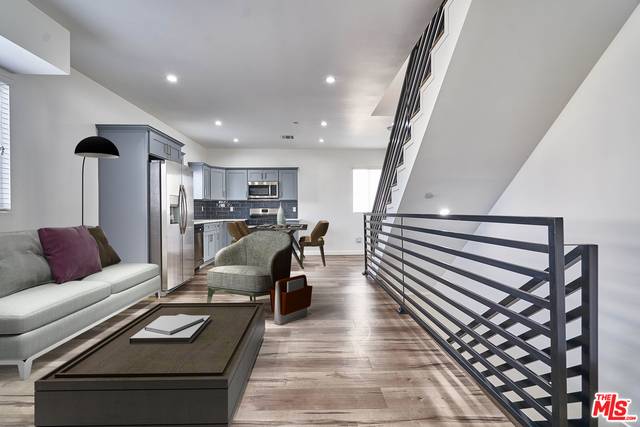 1129  S Harvard Blvd 3BR La
