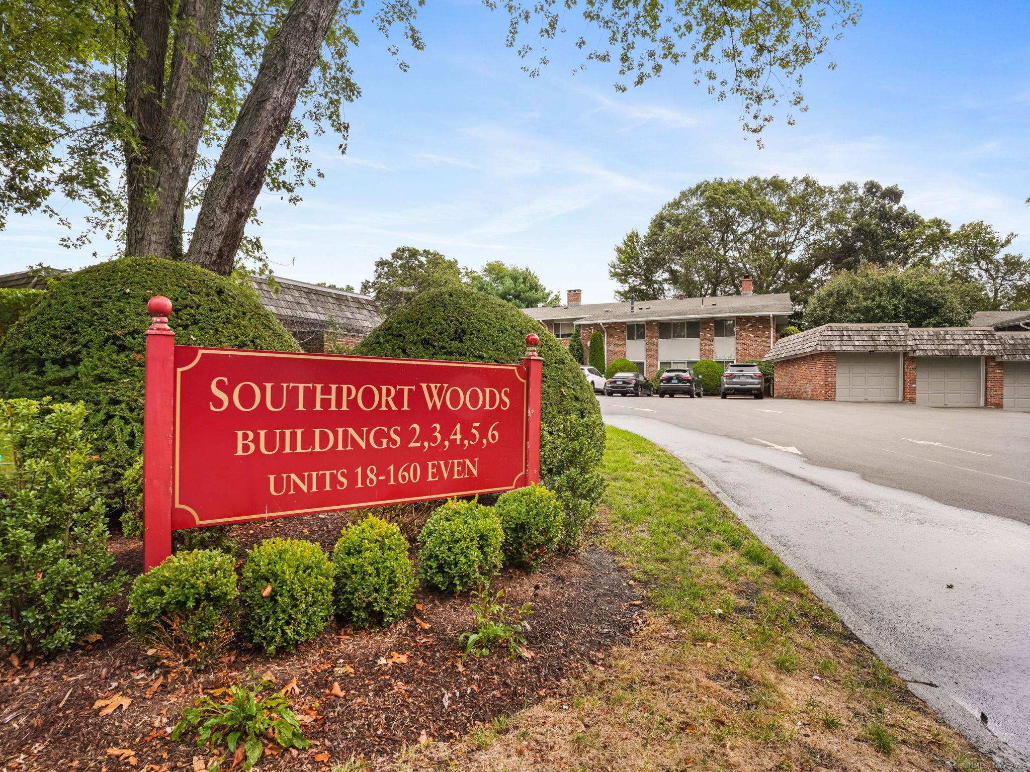 This desirable 3 bedroom, 2 bath first floor corner unit offers comfort, convenience, and an ideal location close to everything Fairfield, Southport, and Westpot have to offer.
