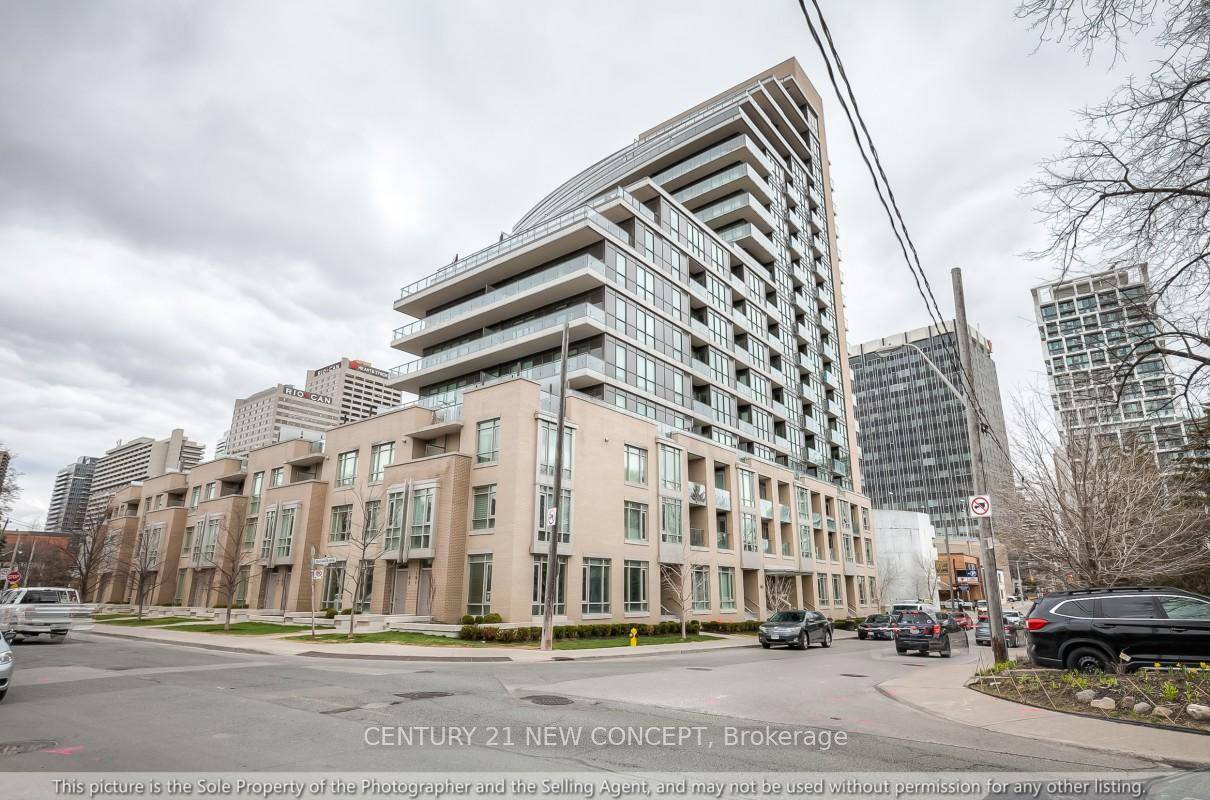 Absolutely Stunning 1 bedroom, 1 washroom unit In one of the most highly sought after areas of Toronto, Yonge and Eglinton.