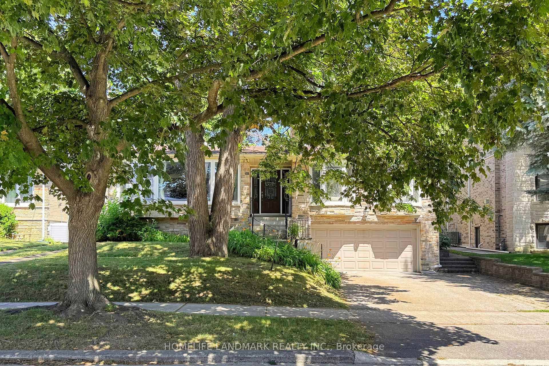 Elegant 4 Backsplit detached home in Prestigious Bayview Village.