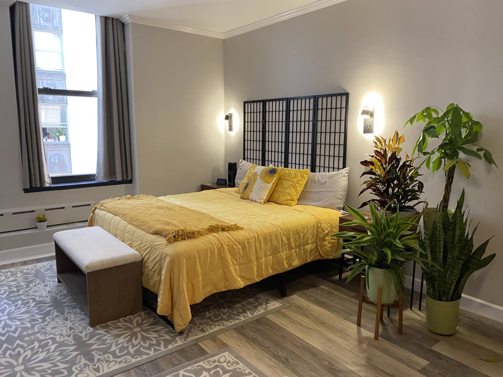 Spacious, Sun Filled large studio in the Heart of the Financial District 3 Hanover Square, Apt 12B Welcome to Apartment 12B at 3 Hanover Square a rare opportunity to own ...