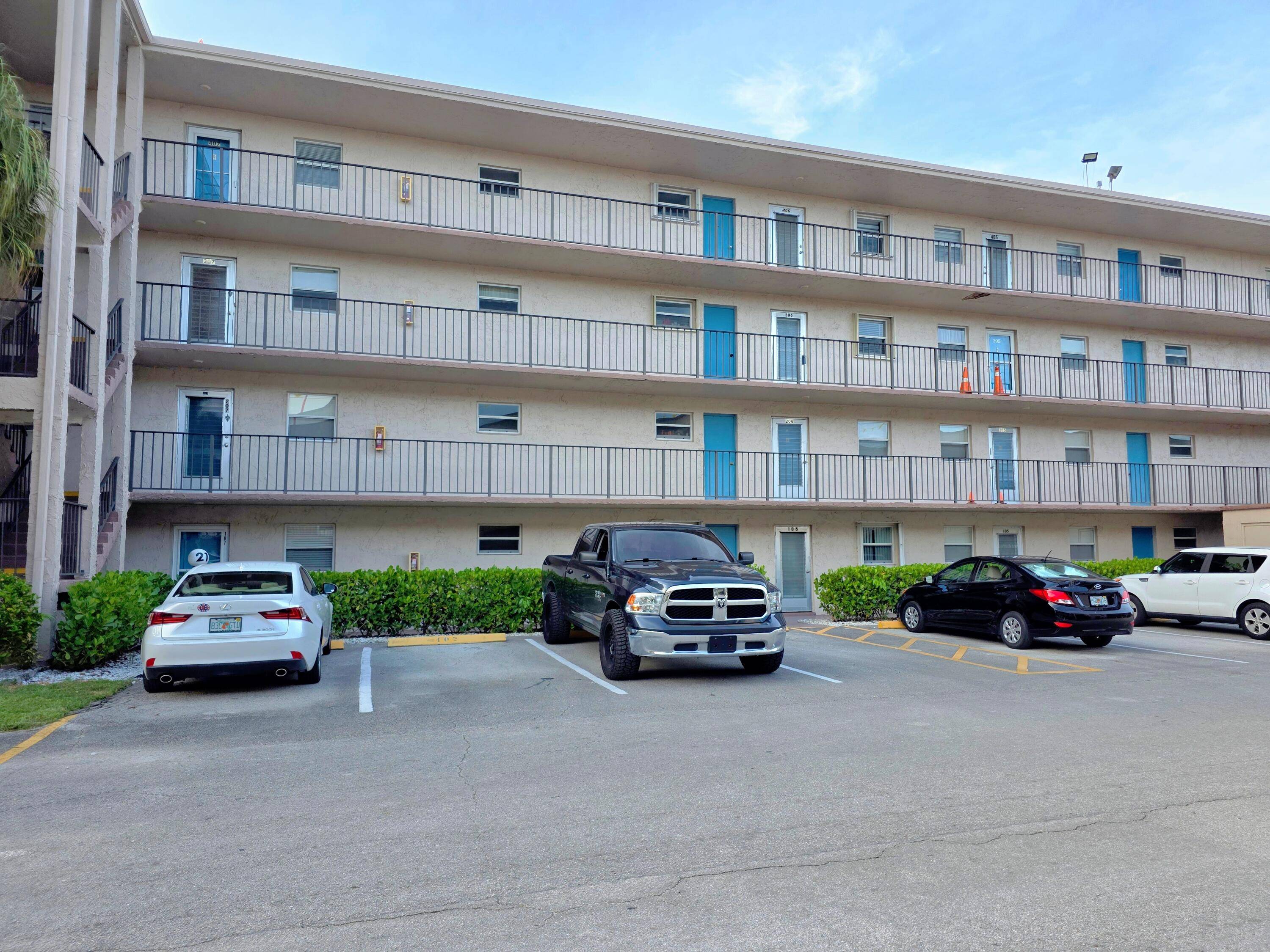 Beautifully 1 Bed, 1. 5 Bath Condo in Prime Palm Springs Location !