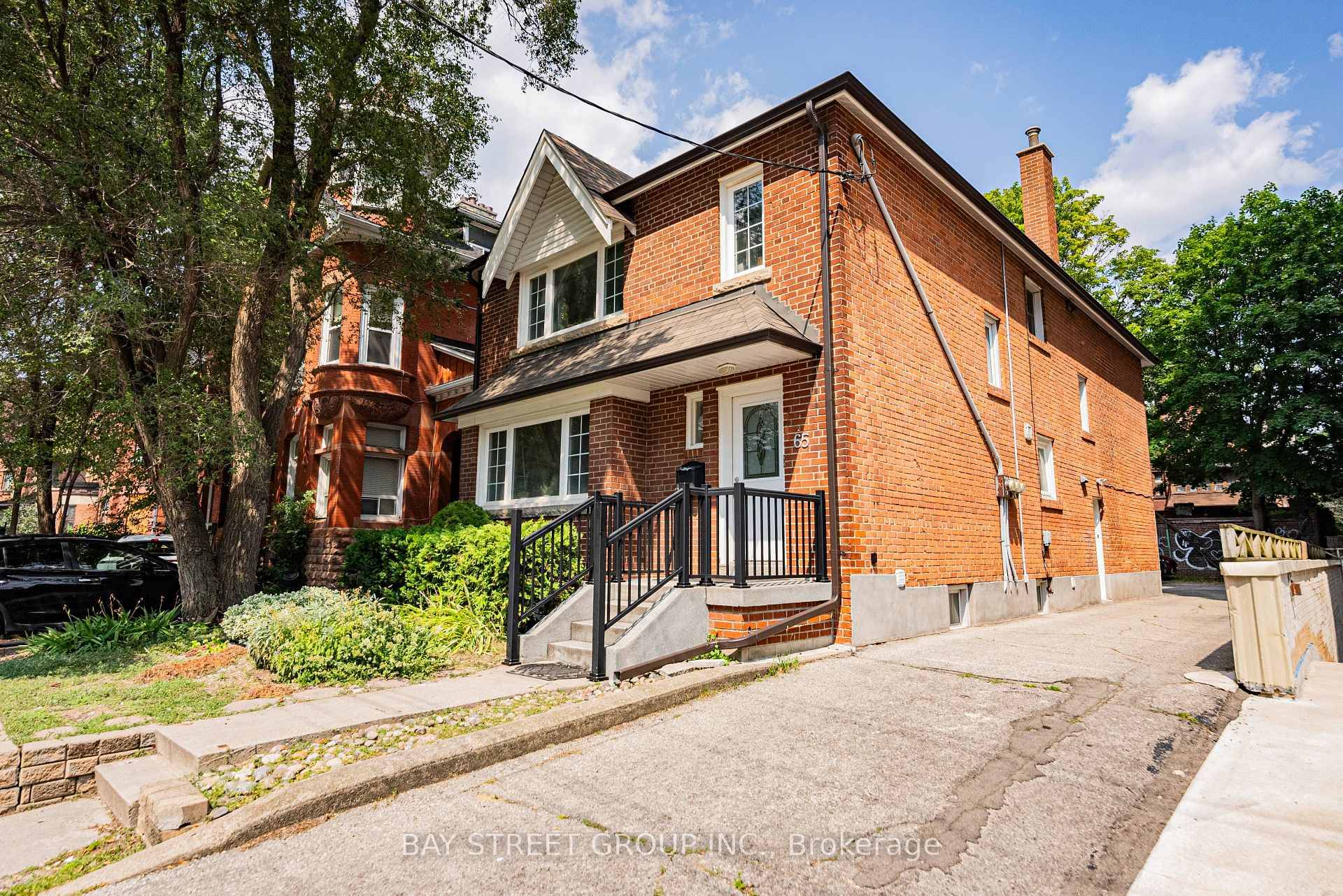 Spacious lower level apartment in the heart of the Annex, just off Bloor amp ; Spadina.