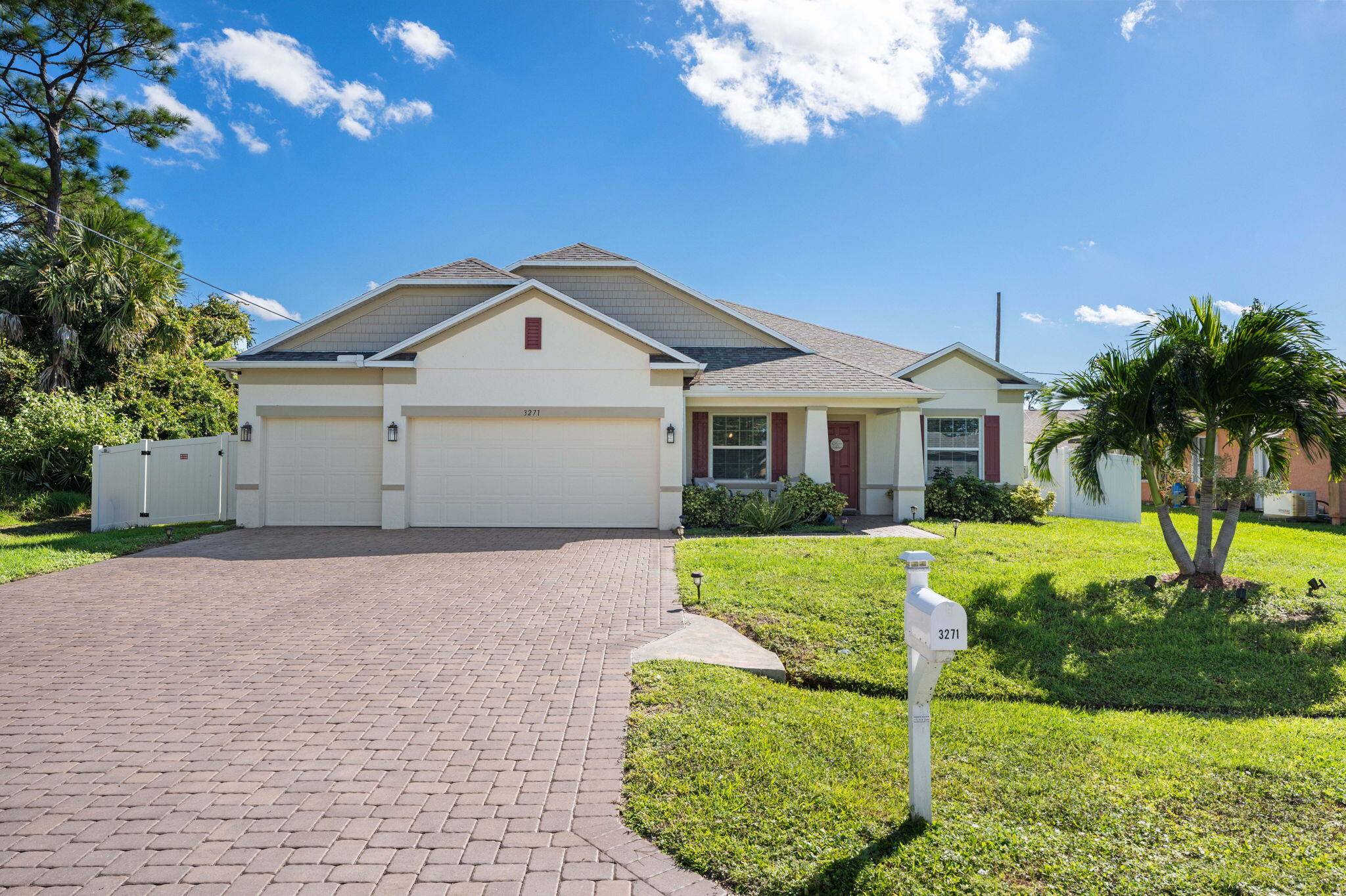 Welcome to 3271 SW Regatta St.
