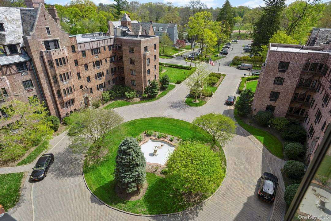 Sun drenched two bedroom coop at the iconic Blind Brook Lodge, centrally located in Rye City.
