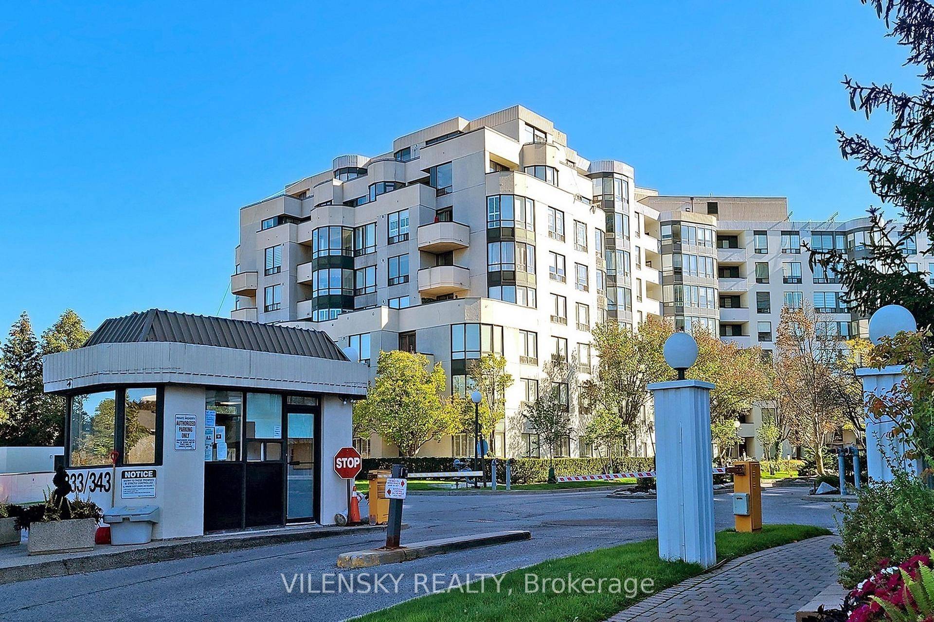 Luxury Living In The Heart Of Thornhill !