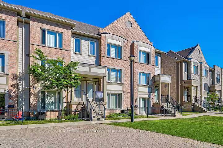 Location Location Welcome to one of Mississauga's most exceptional townhomes located in most preferred neighborhoods of Mississauga in close proximity to Erin Mills Town Centre and many Big Box Stores ...