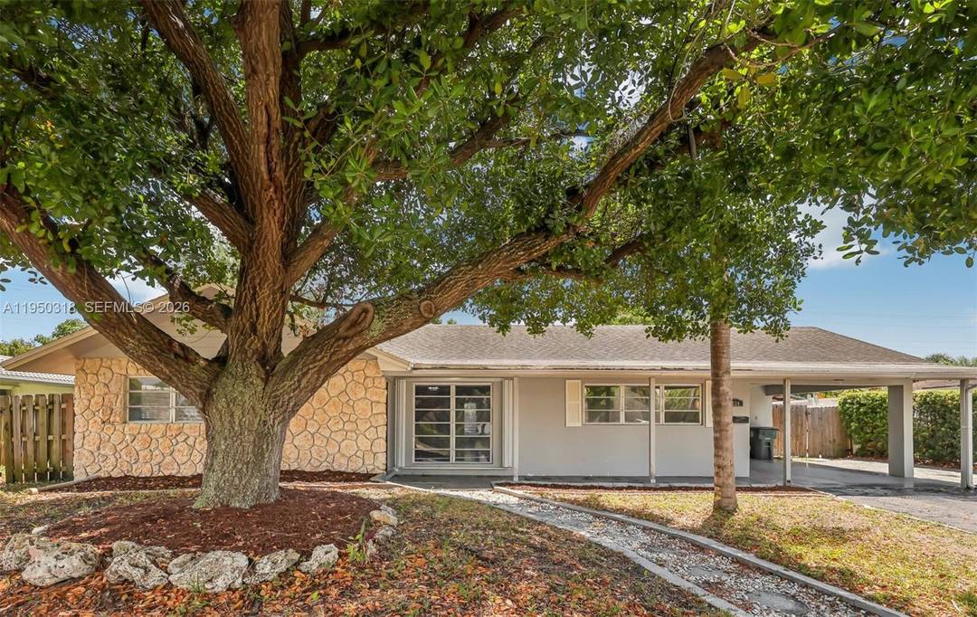 Spacious 4 bedroom, 2 bathroom home offering 2, 470 square feet of living space in the heart of Boca Raton.