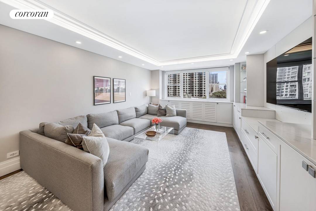 Welcome to Residence 9H at 315 East 72nd Street.