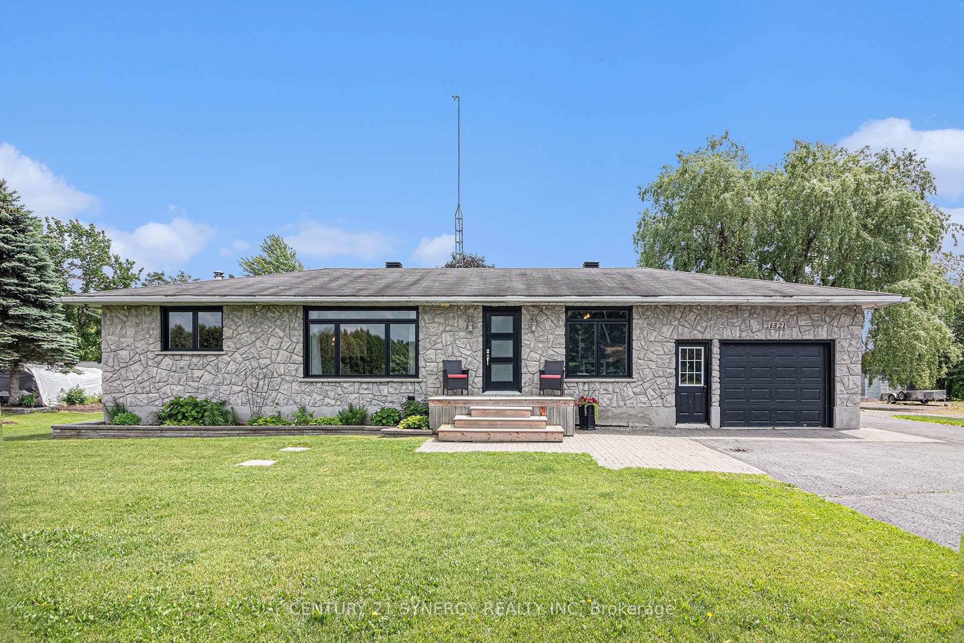 1 ACRE LOT Country Charm Meets In Town Convenience !