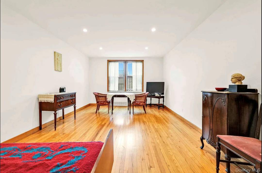 Hard to find Studio Condo for Sale In The Heart Of Astoria Off 30th Avenue.