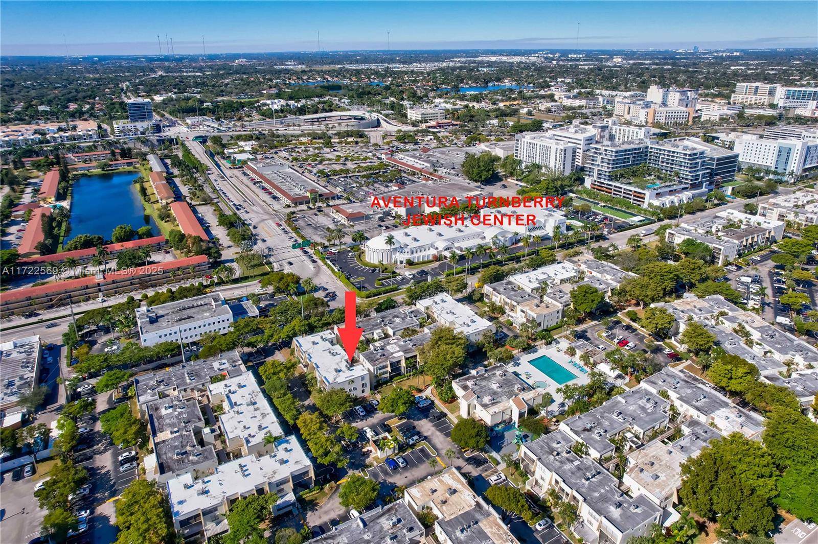 Prime location in Aventura, within walking distance to Aventura Mall, Aventura Jewish Center and Synagogue, Turnberry Isle Resort and Hotel, shops, restaurants, and more.