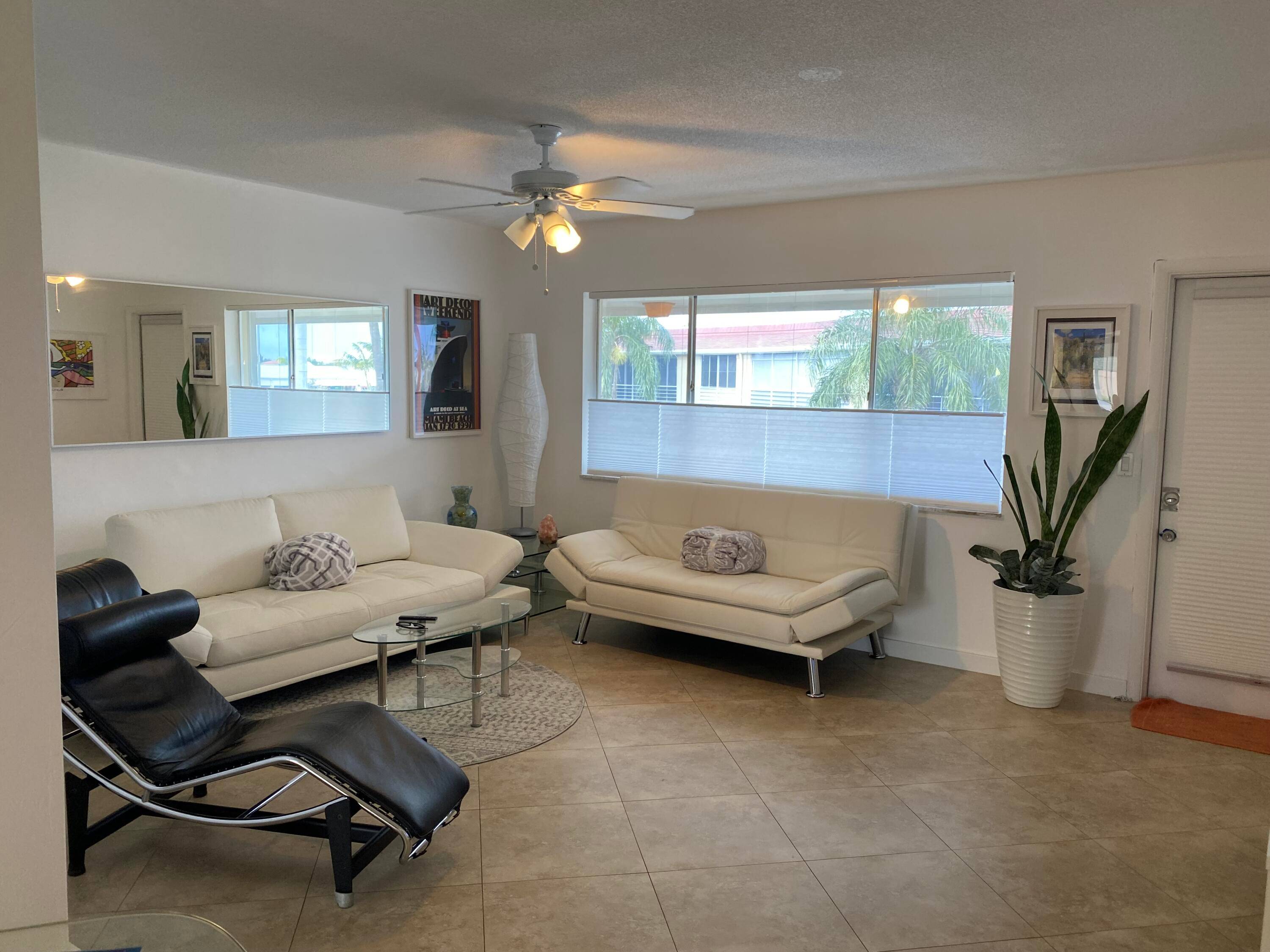 Welcome to your new spacious 1 bedroom, 1 bathroom condo in North Palm Beach, FL.