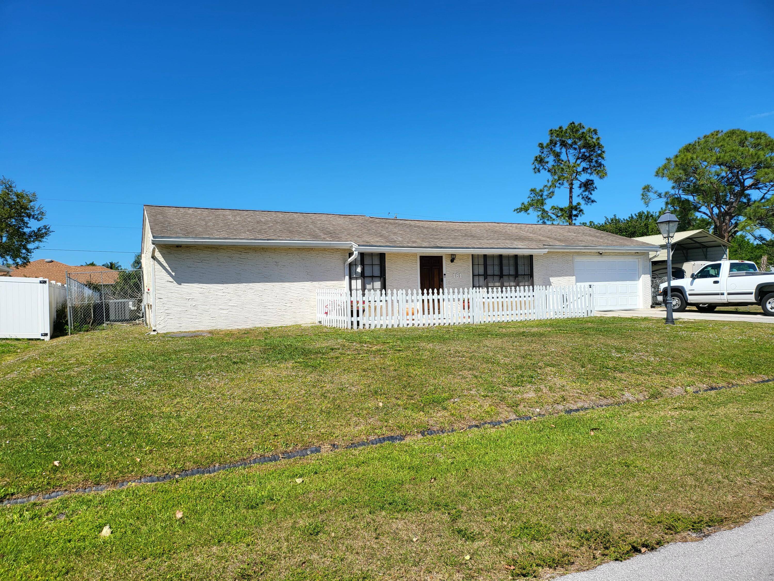 Delightful 4 bedroom custom made residence for the price of 3, plus owner will cooperate with 5000 towards buyer's closing cost.