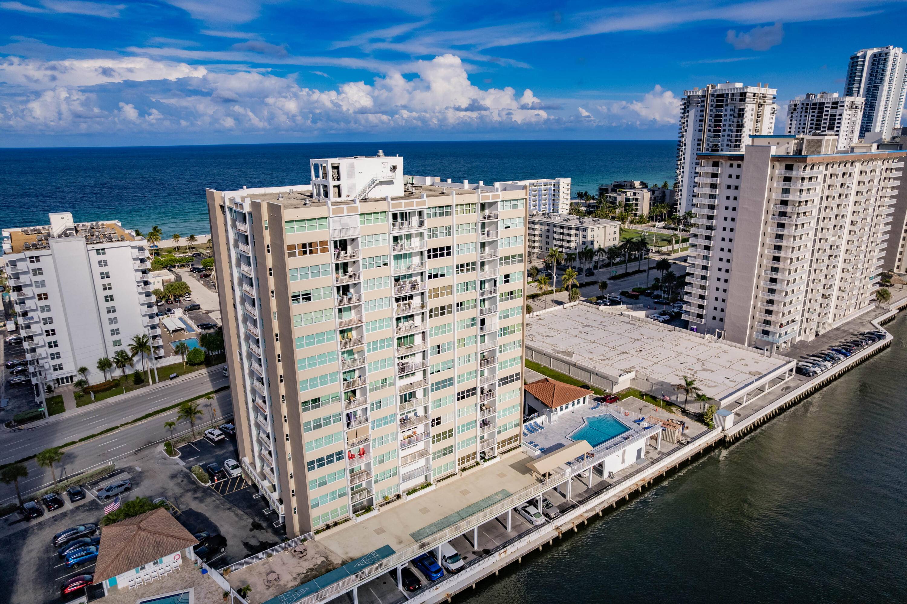 Hollywood Beach Condo. Lowest HOA dues on S.