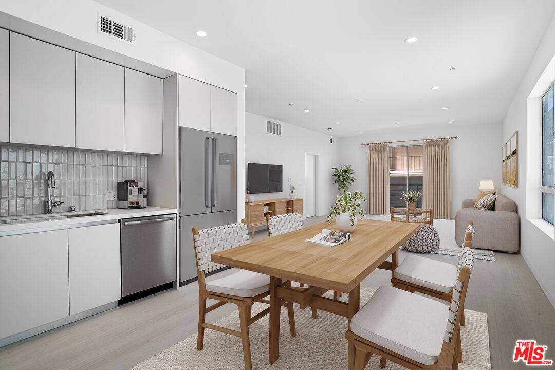 11727 Kiowa Ave 2BR Brentwood La