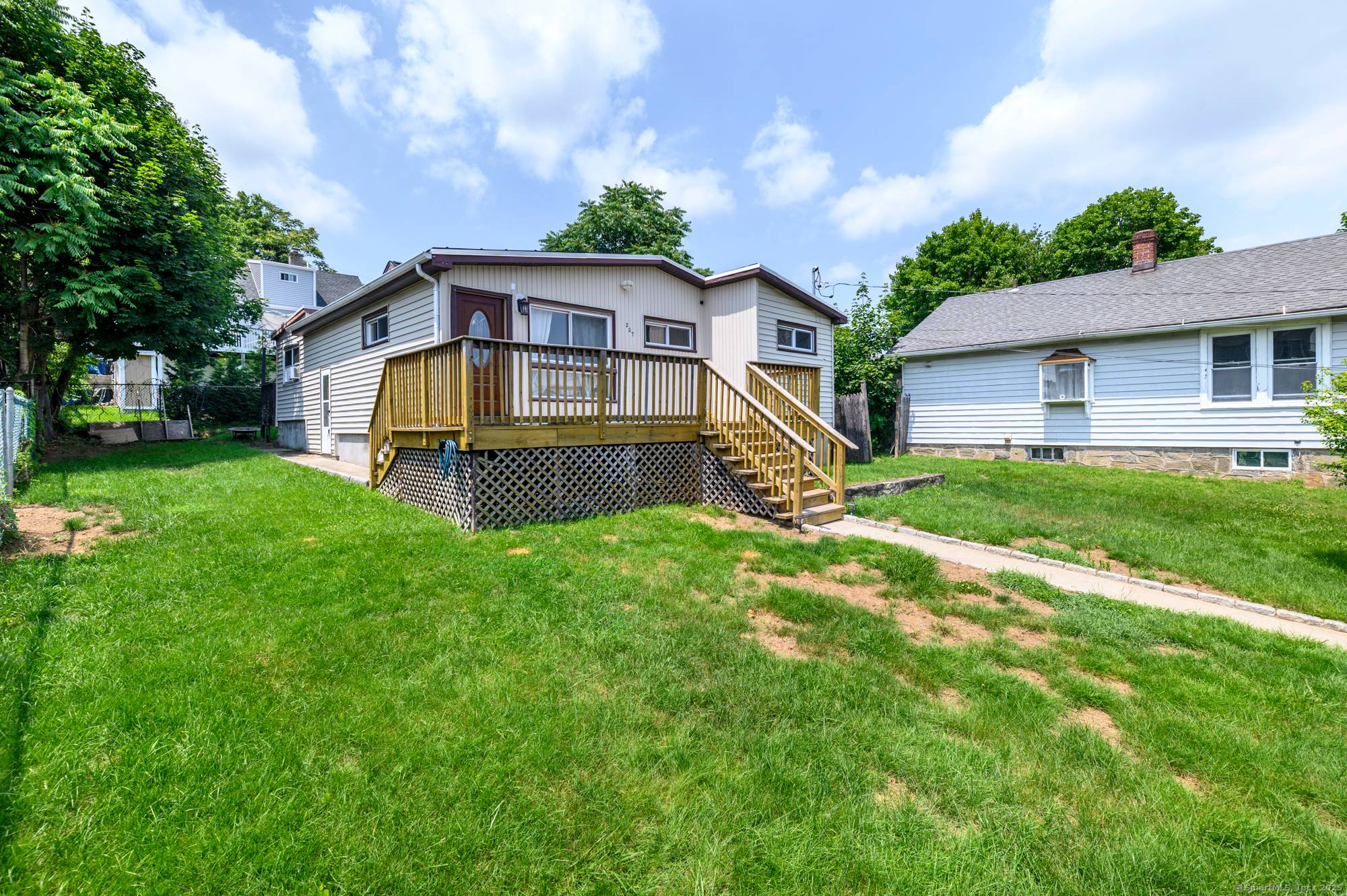 Chic Ranch Style Living in Bridgeport's North End !