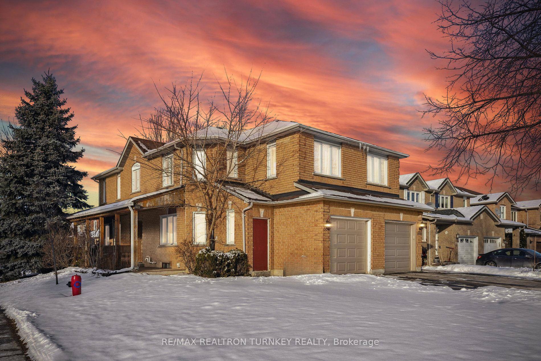 Welcome to 551 Carberry Street, nestled in the highly sought after Stonehaven neighbourhood of Newmarket !