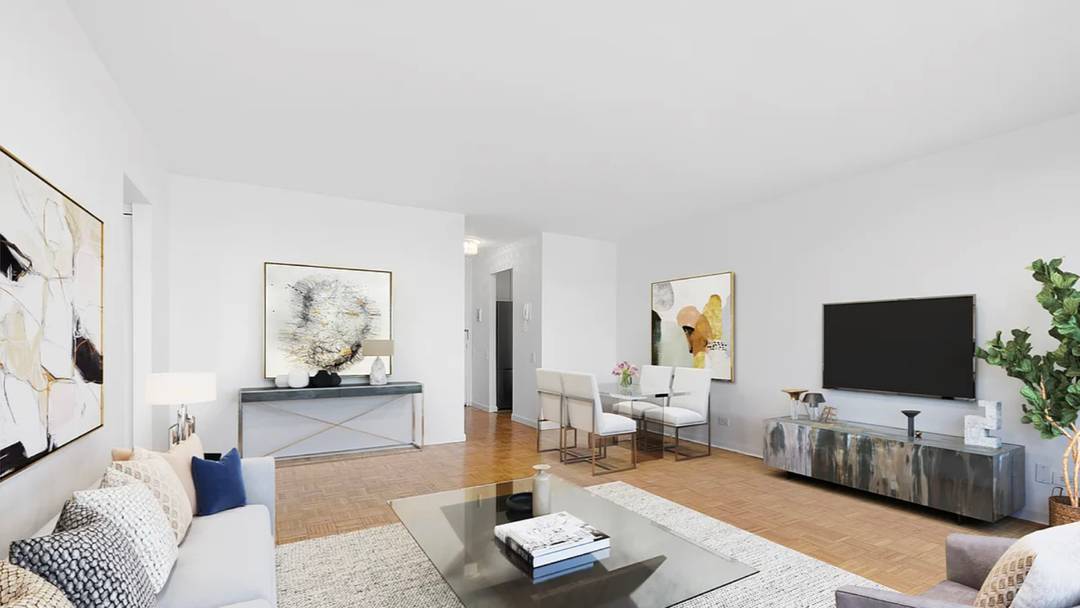 Perched on a high floor, this oversized one bedroom residence offers sweeping, panoramic views and exceptional natural light in one of the Upper West Side's most coveted full service condominiums.