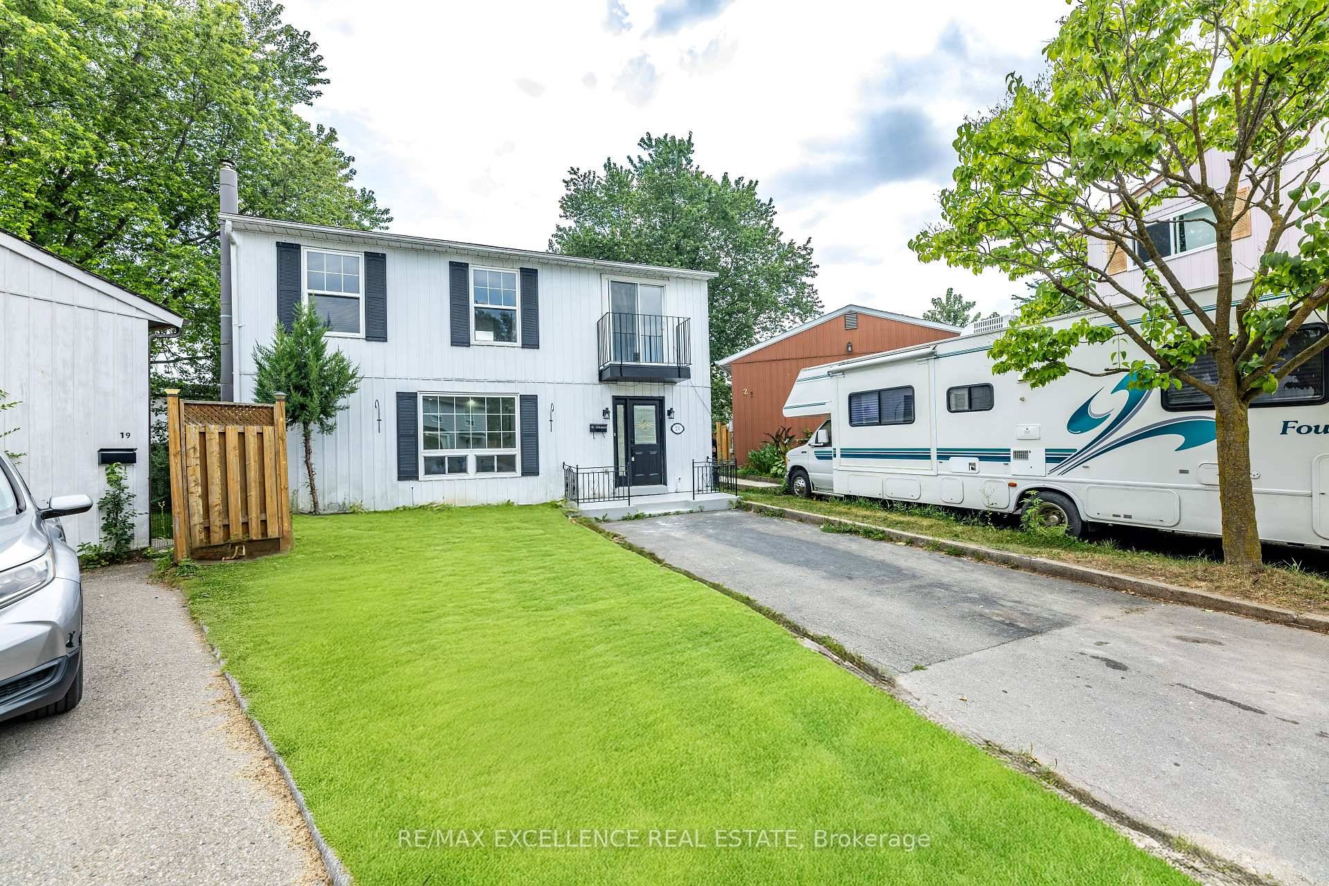 Amazing 3 Bedroom Detached Home Situated on a Premium Lot at the End of a Quiet, Child Safe Court !