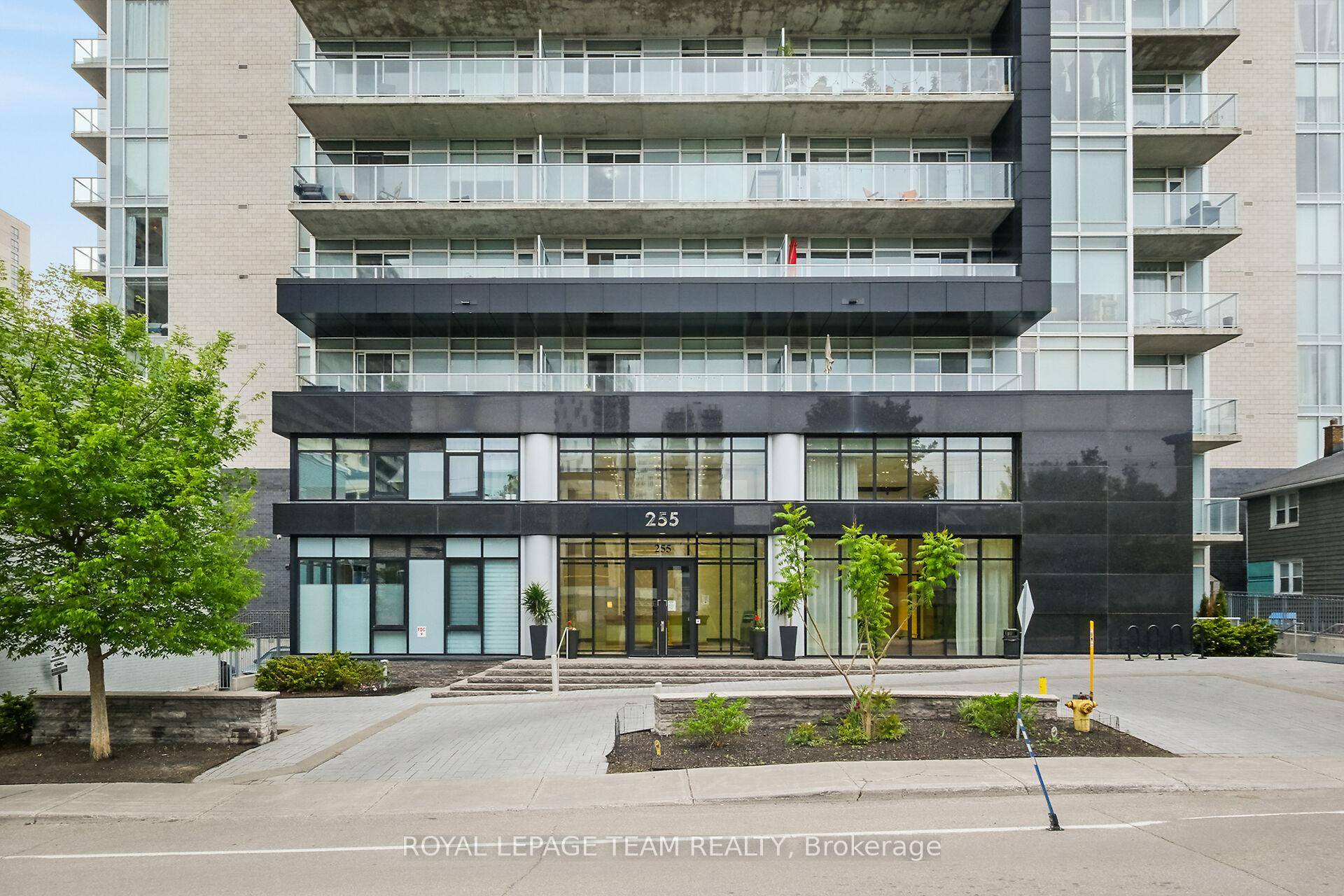 Welcome to this freshly painted, bright amp ; modern 9th floor 686 sq ft condo according to builder floor plans featuring 1 Bedroom, 1 full Bath, and a versatile flex ...